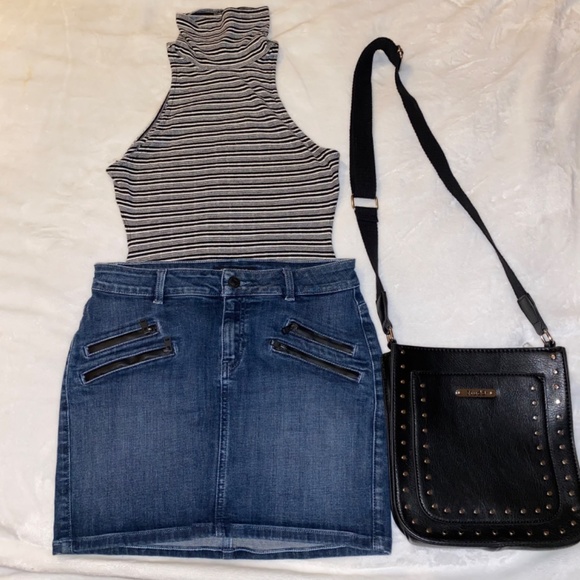 GUESS Size 27 Dark Wash Denim Mini Skirt W/Blazk Zipper Accents - Picture 9 of 9